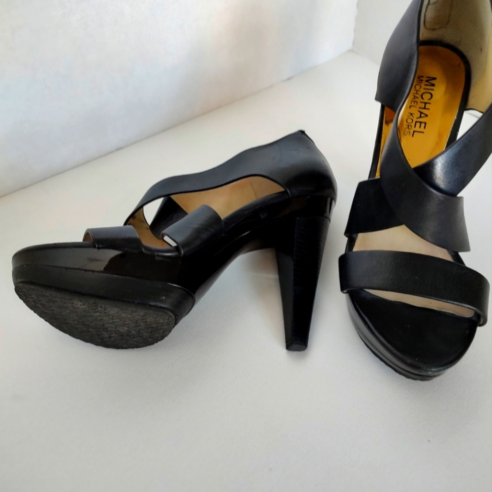 Michael Kors Womens Black 4.25" Heels in size 5M - Picture 4 of 8